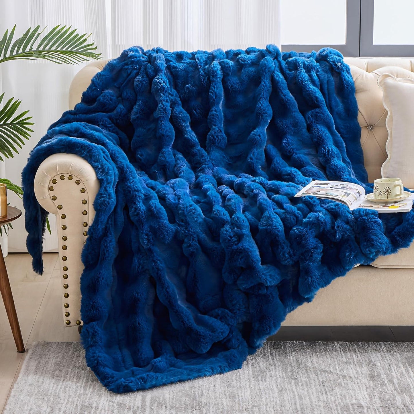 THROW BLANKET REVIEW: Decorative | Faux Rabbit